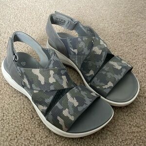 Clarks Cloudsteppers Mira Lily Camo Sport Sandals Camouflage